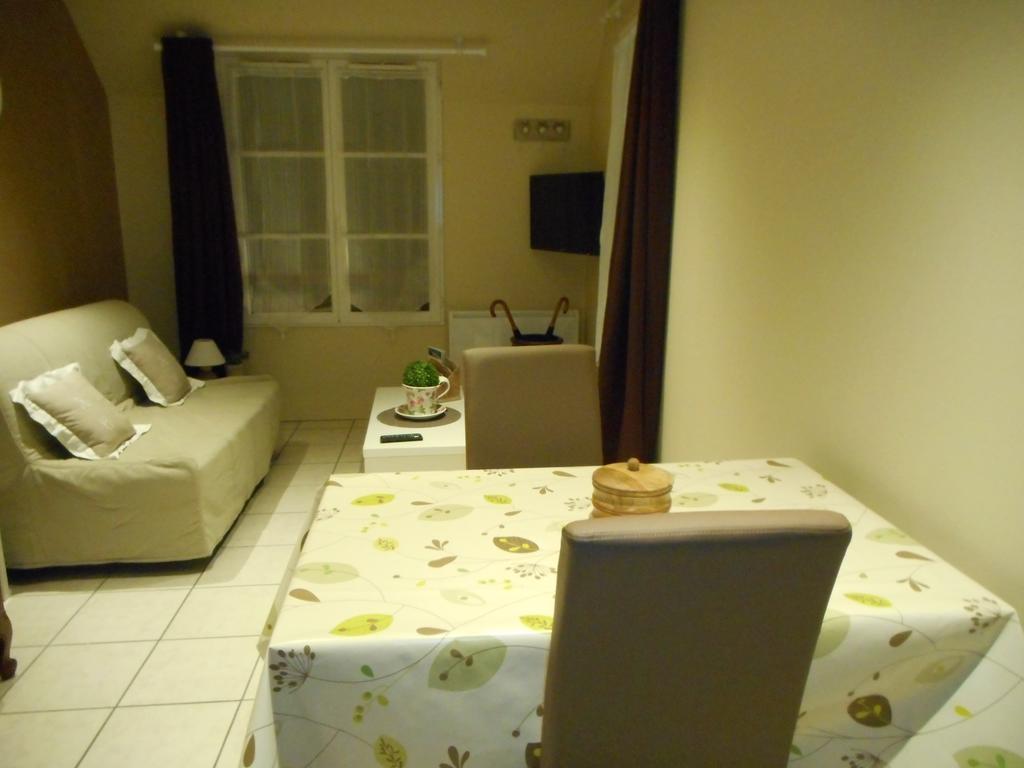Aux Cottages Du Port Honfleur Habitación foto